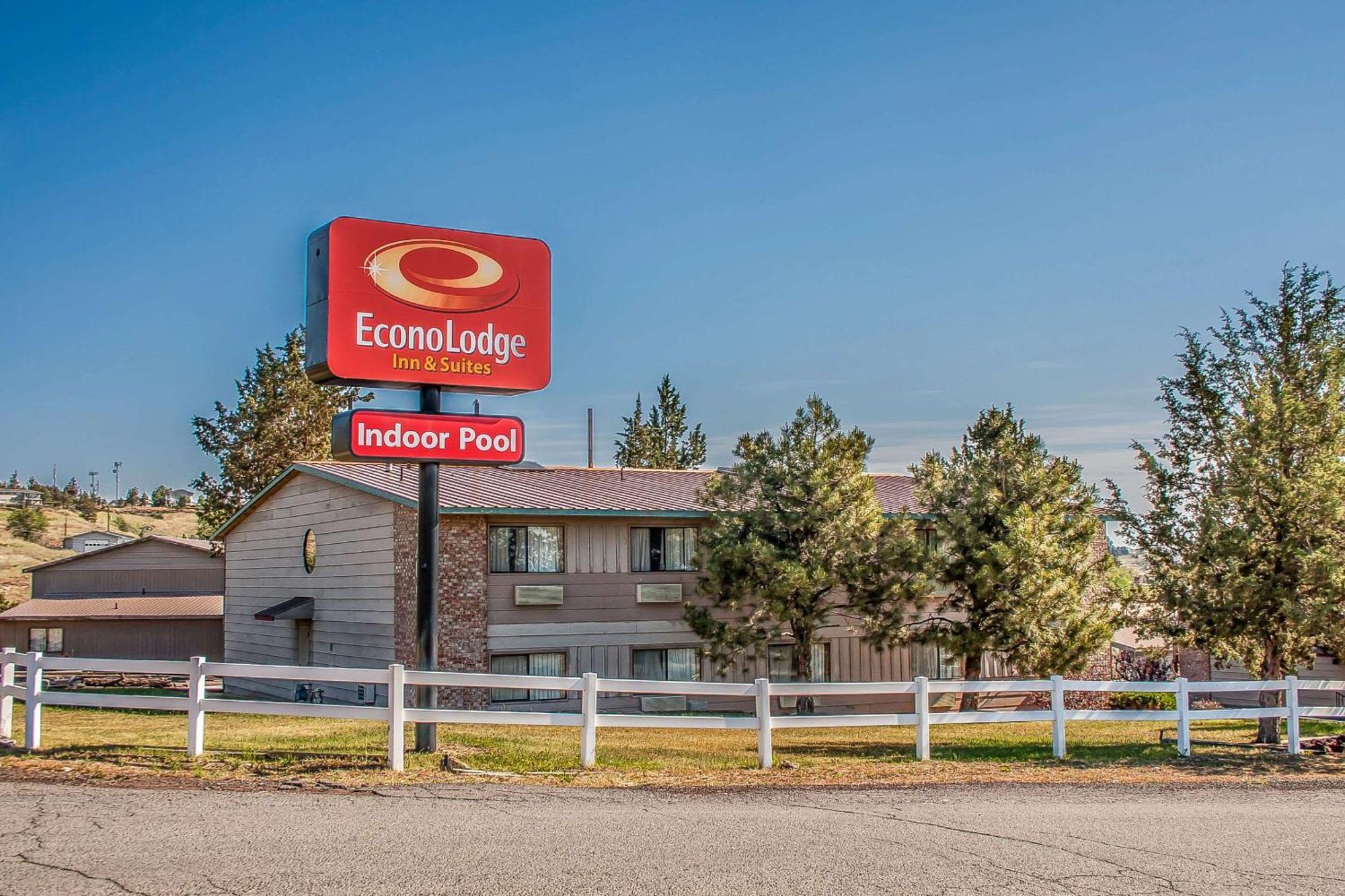 Econo Lodge Inn & Suites Madras Exterior photo